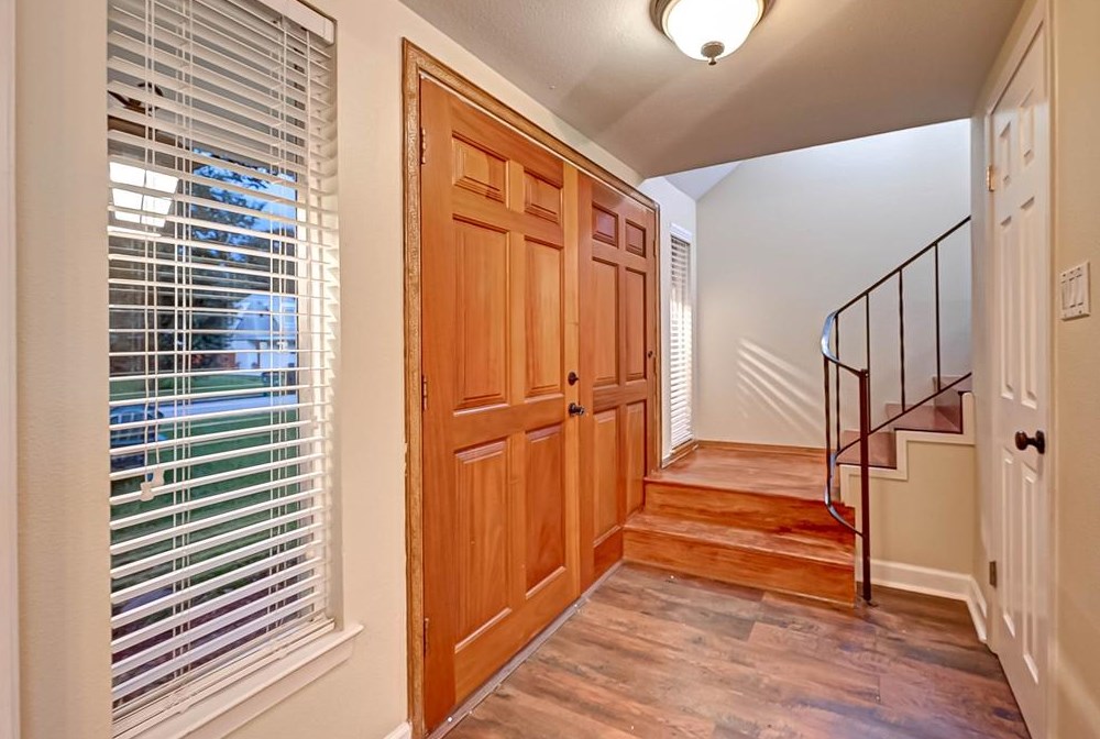 2015 Chaparral Dr, Houston TX  77043-2401 exterior