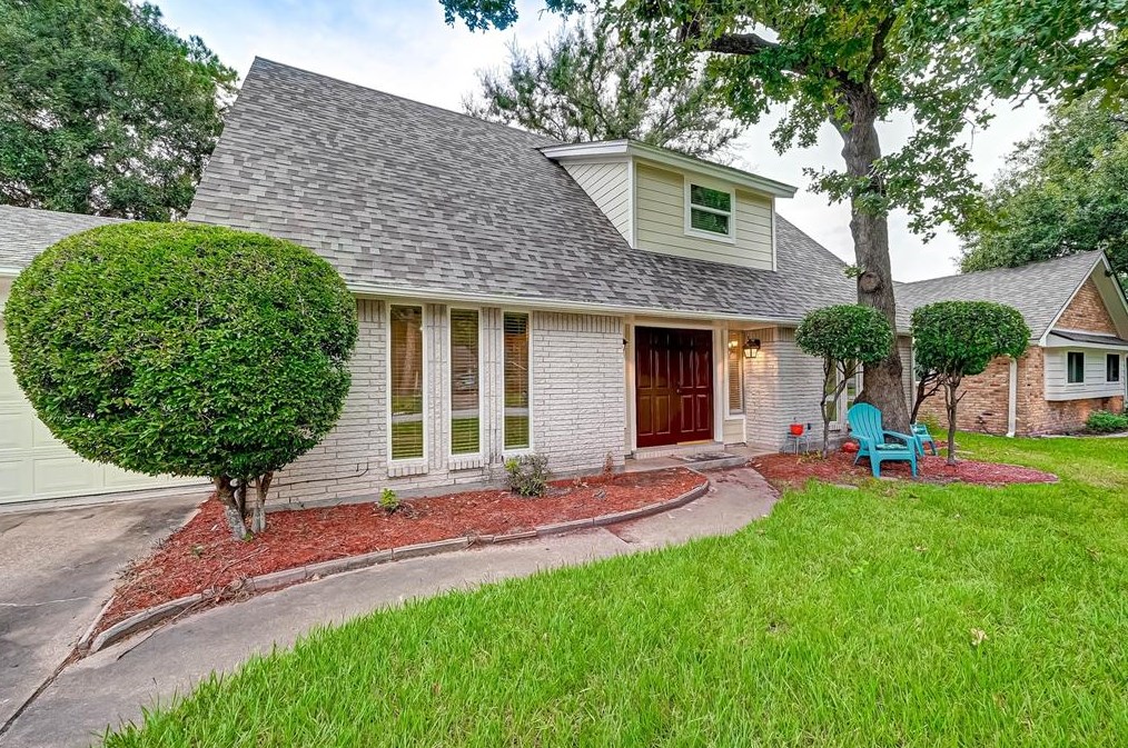 2015 Chaparral Dr, Houston TX  77043-2402 exterior