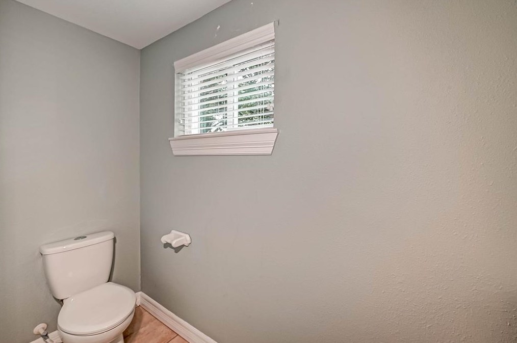2015 Chaparral Dr, Houston TX  77043-2401 exterior