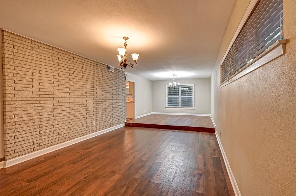 2015 Chaparral Dr, Houston TX  77043-2401 exterior