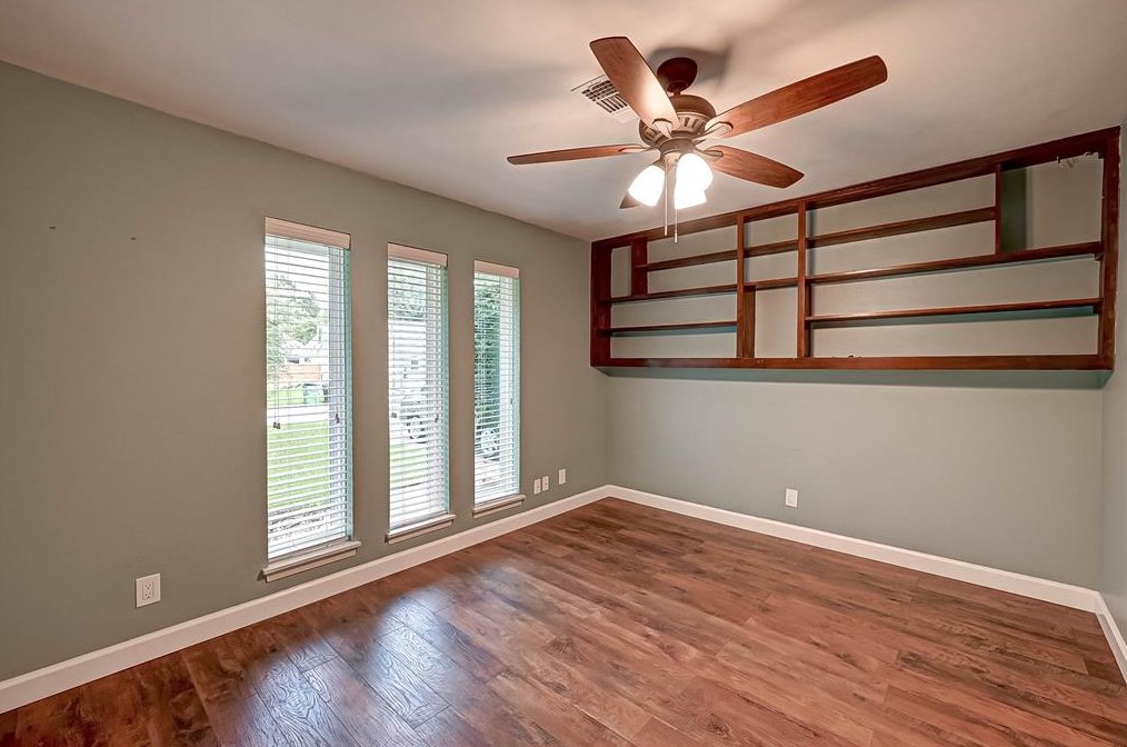 2015 Chaparral Dr, Houston TX  77043-2401 exterior