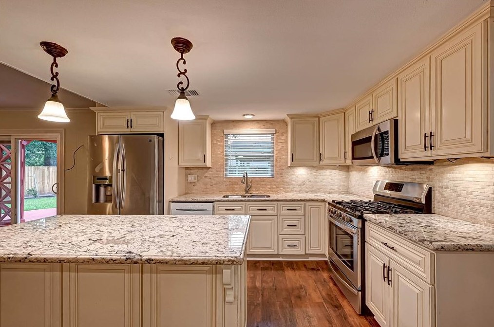 2015 Chaparral Dr, Houston TX  77043-2401 exterior