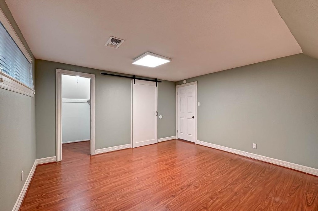 2015 Chaparral Dr, Houston TX  77043-2401 exterior