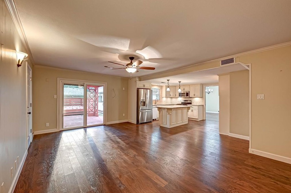 2015 Chaparral Dr, Houston TX  77043-2401 exterior