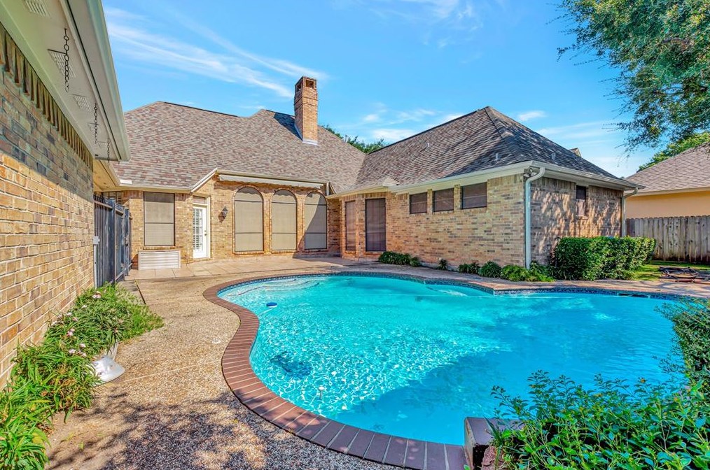 14622 Lofty Mountain Trl, Houston TX  77062-2330 exterior