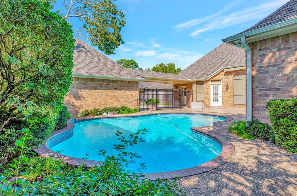 14622 Lofty Mtn Trl, Houston TX  77062-3244 exterior