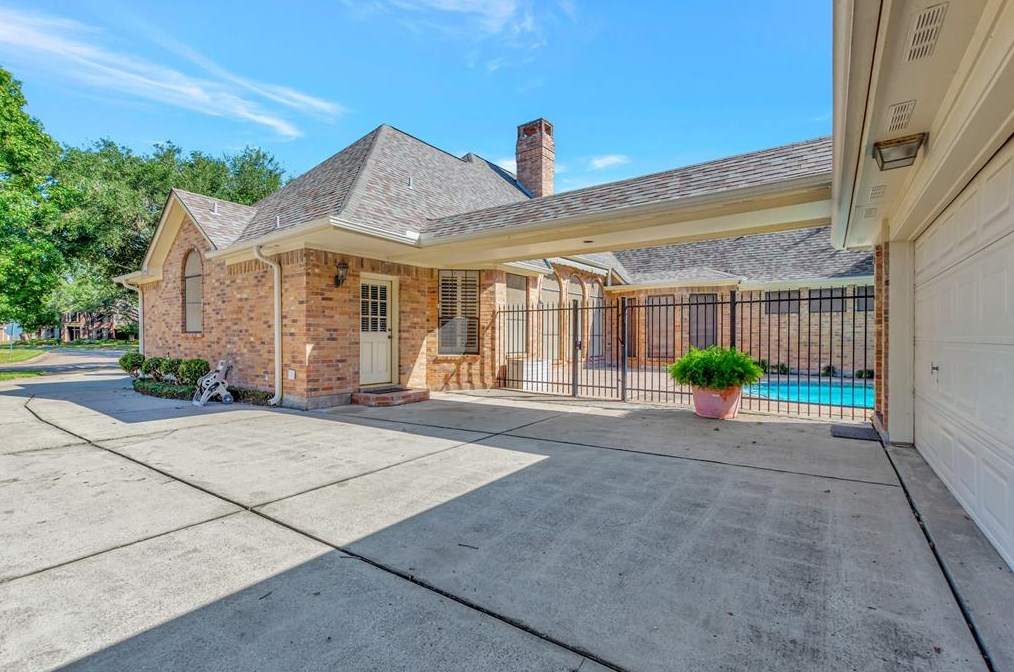 14622 Lofty Mtn Trl, Houston TX  77062-3244 exterior