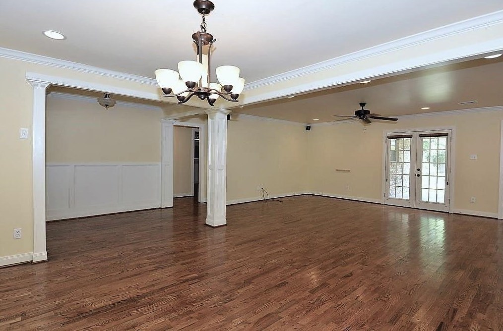 1810 Droxford Dr, Houston TX  77008-3104 exterior