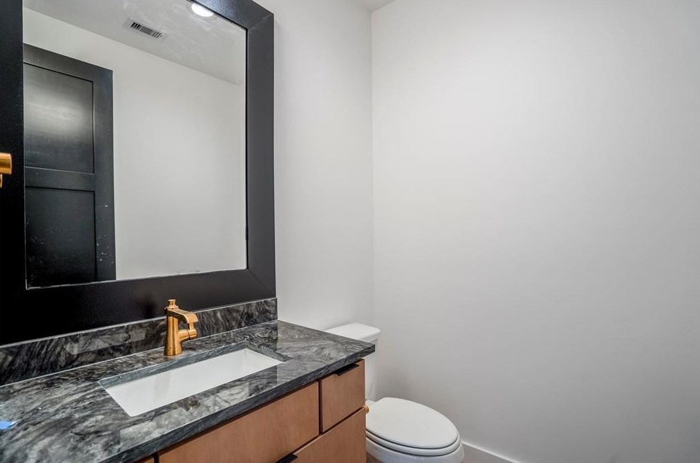 221 23 St, Houston TX  77008-1407 exterior