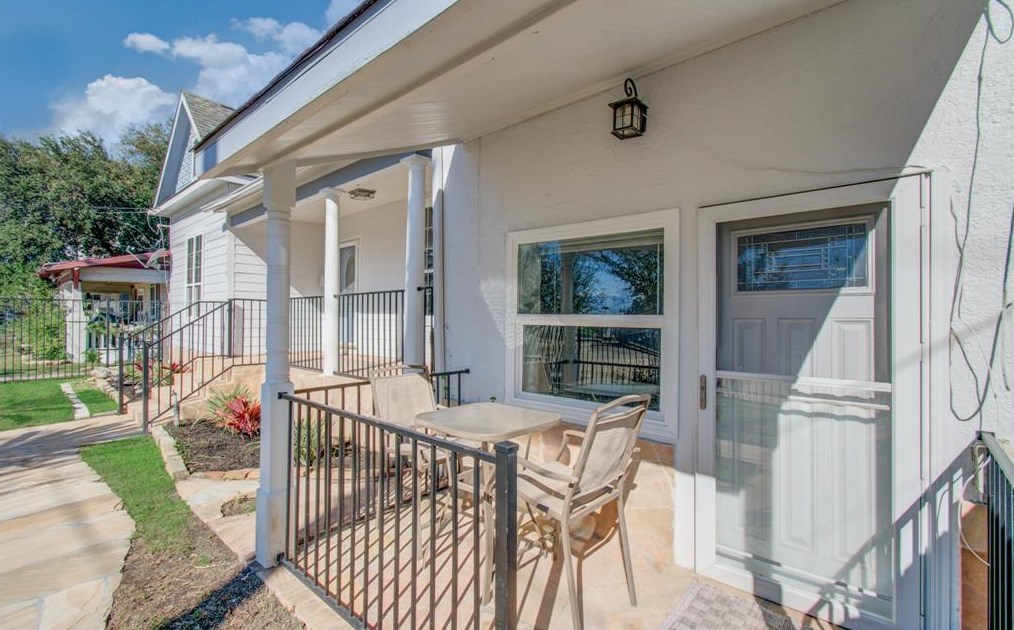 2110 Summer St, Houston TX  77007-4157 exterior