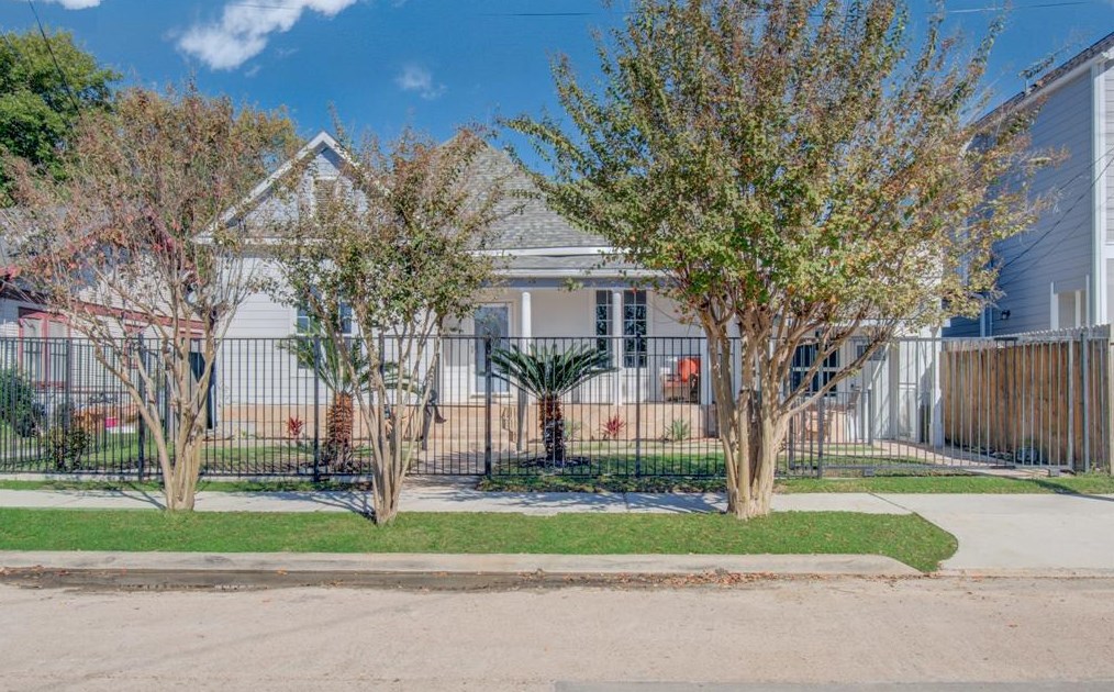2110 Summer St, Houston TX  77007-4157 exterior