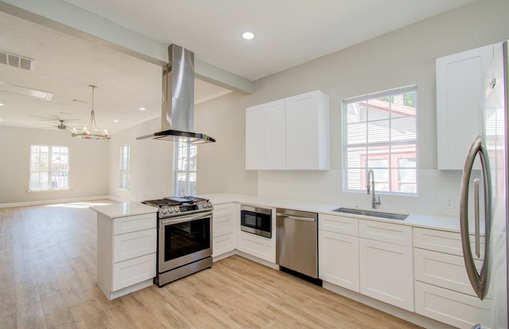 2110 Summer St, Houston TX  77007-4157 exterior