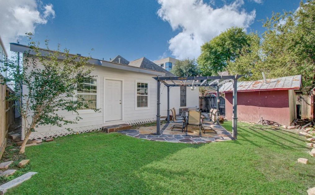 2110 Summer St, Houston TX  77007-4157 exterior