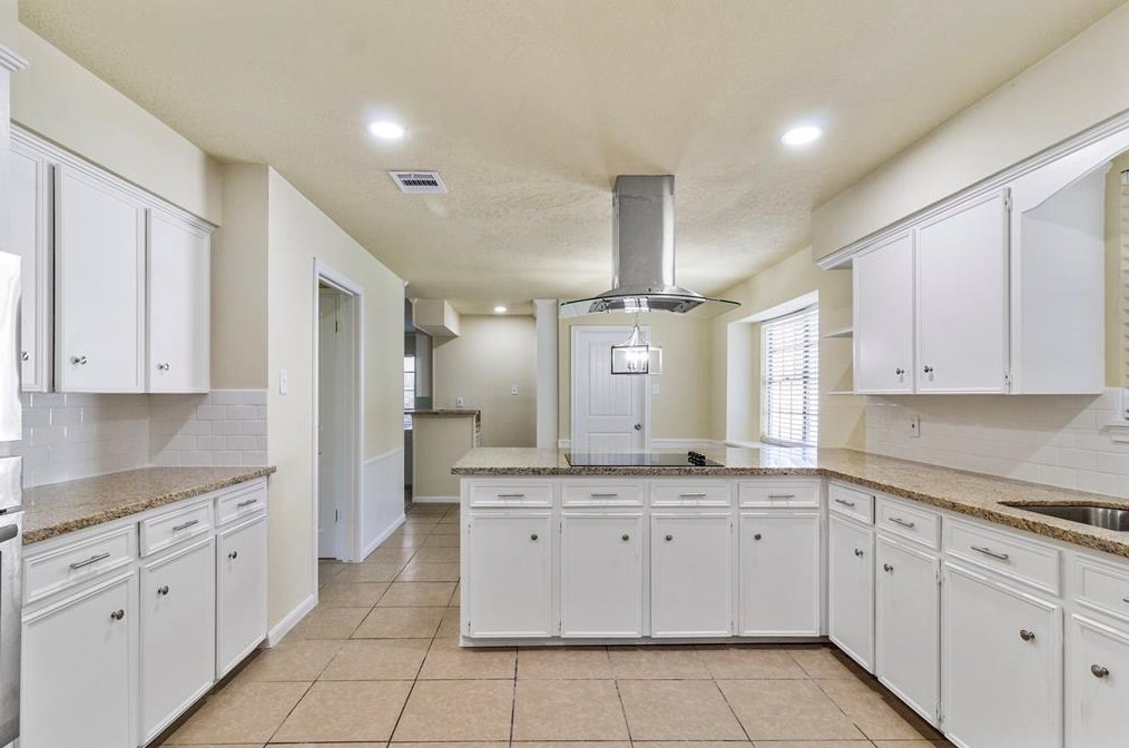 4806 Charade Dr, Houston TX  77066-2625 exterior