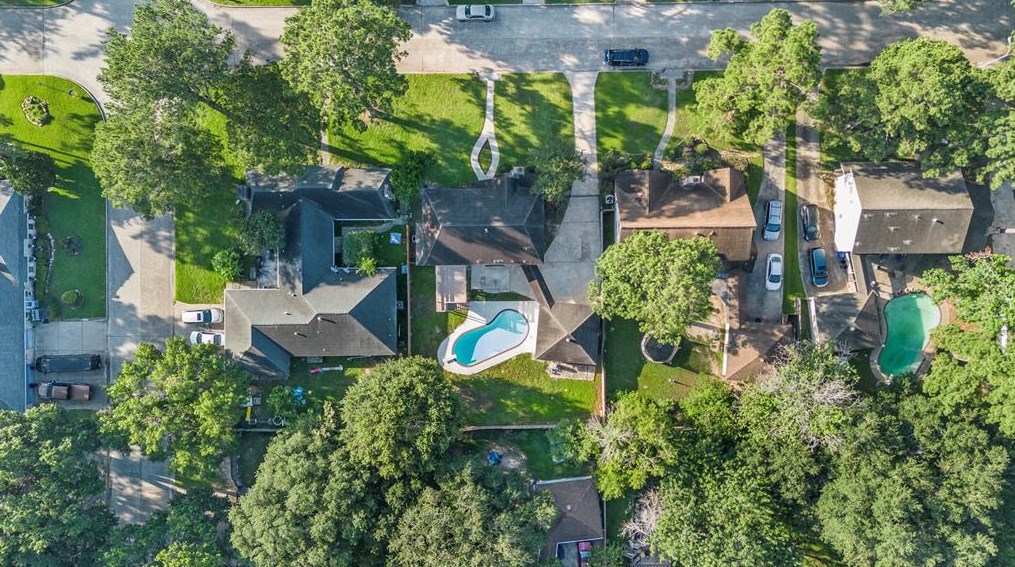 4806 Charade Dr, Houston TX  77066-2625 exterior