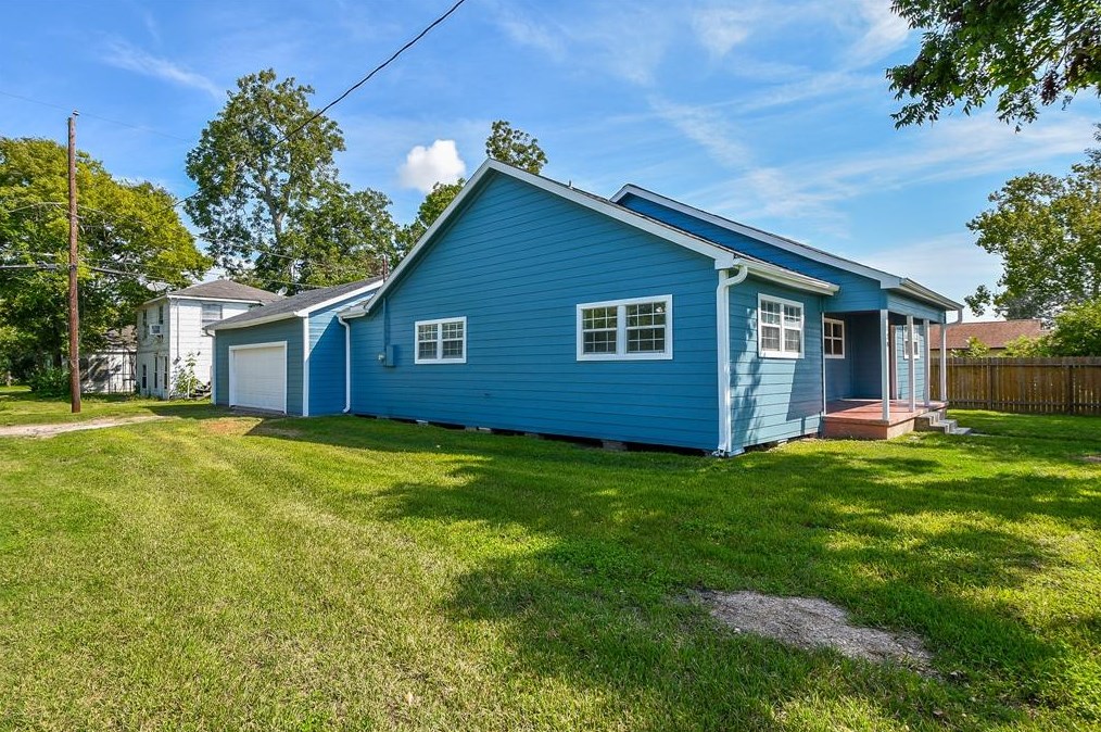 120 Travis St, Baytown TX  77520-7558 exterior
