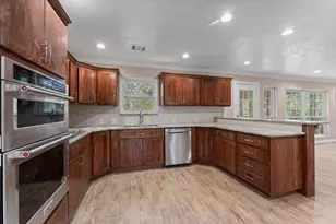 420 E Lake Dr, Livingston, TX 77351 - Photo 7