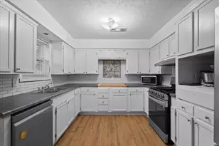 4205 Baron Ln, Deer Park, TX 77536 - Photo 7