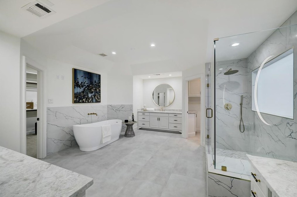 2111 Troon Rd, Houston TX  77019-1511 exterior