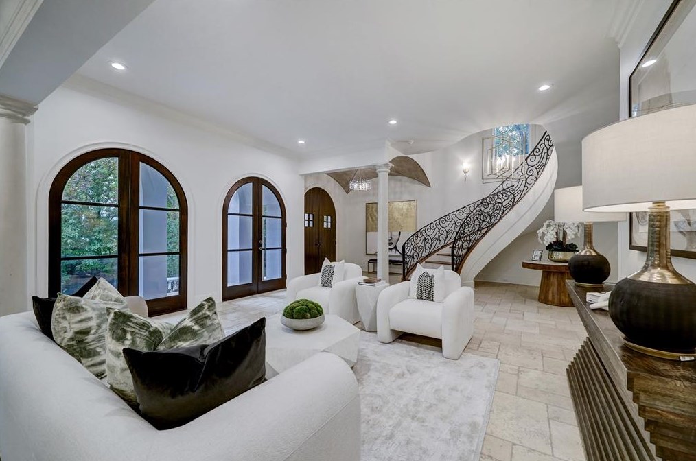 2111 Troon Rd, Houston TX  77019-1511 exterior