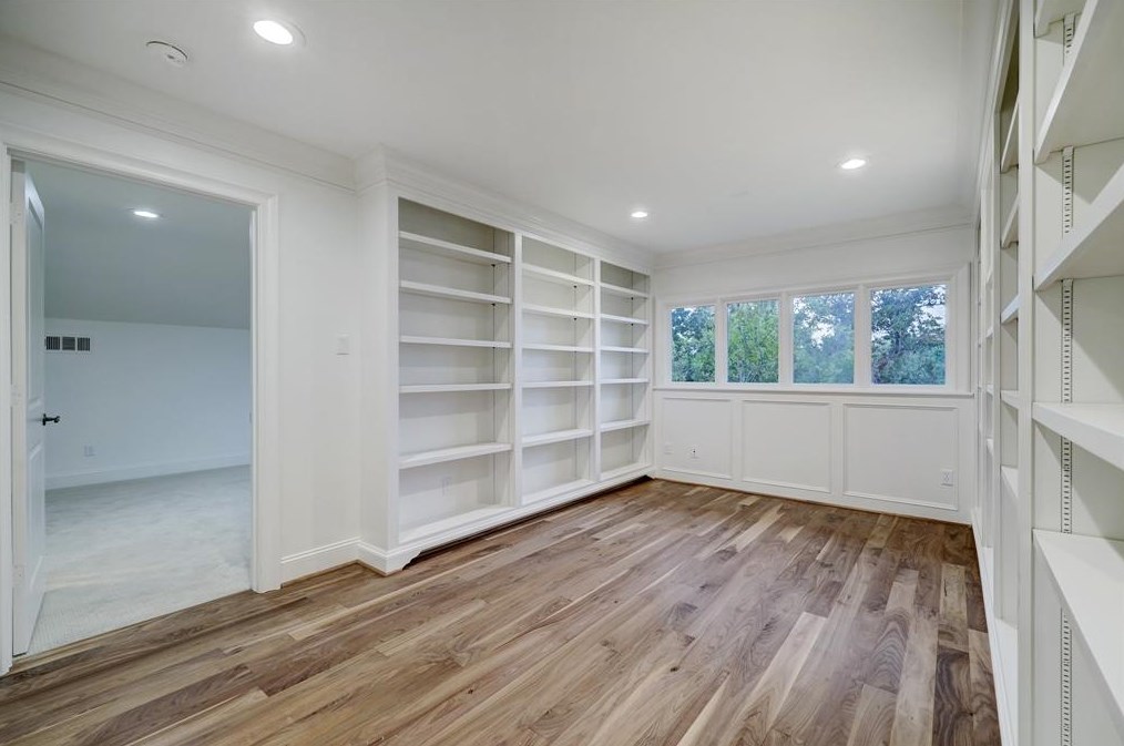 2111 Troon Rd, Houston TX  77019-1511 exterior