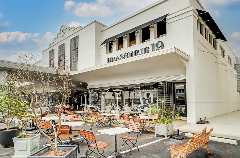 2111 Troon Rd, Houston TX  77019-1511 exterior