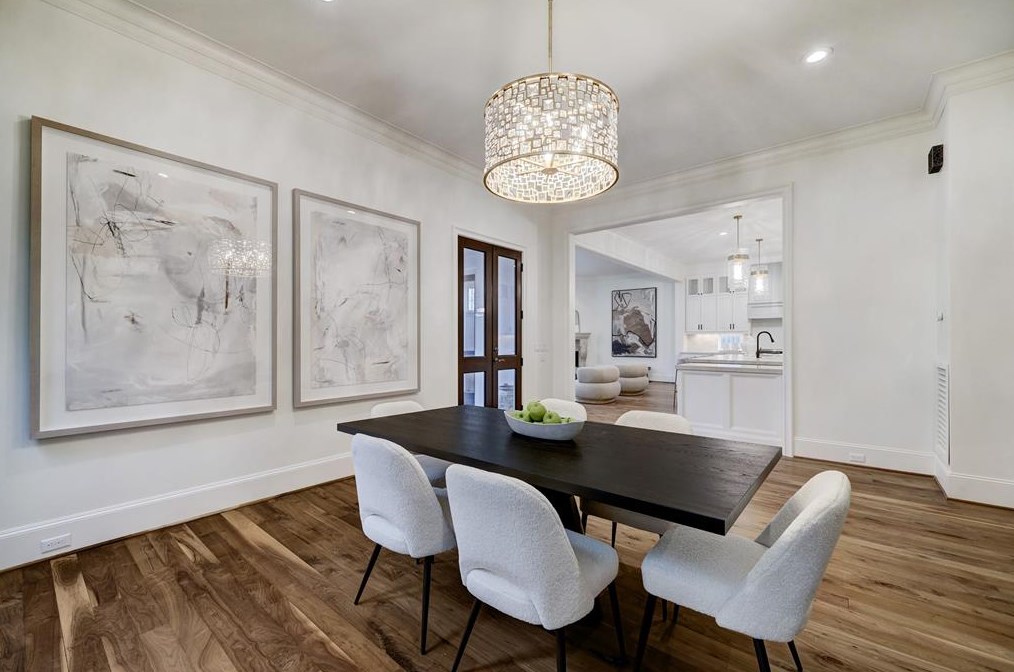 2111 Troon Rd, Houston TX  77019-1511 exterior