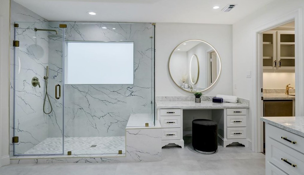 2111 Troon Rd, Houston TX  77019-1511 exterior