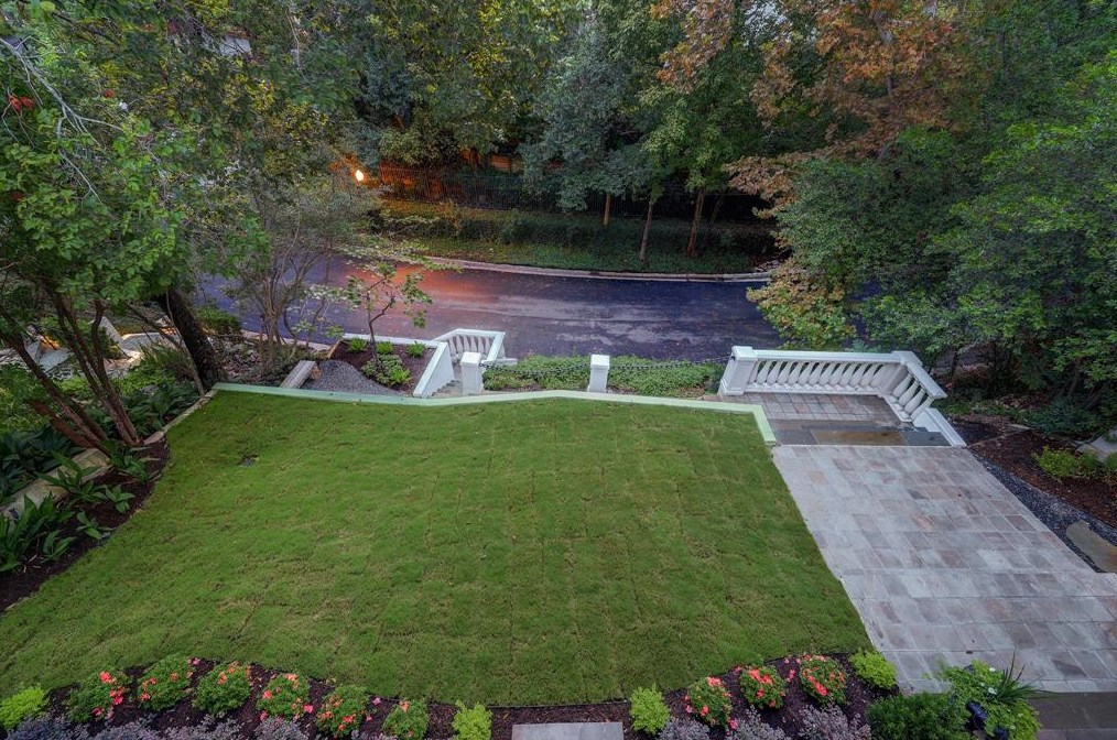 2111 Troon Rd, Houston TX  77019-1511 exterior