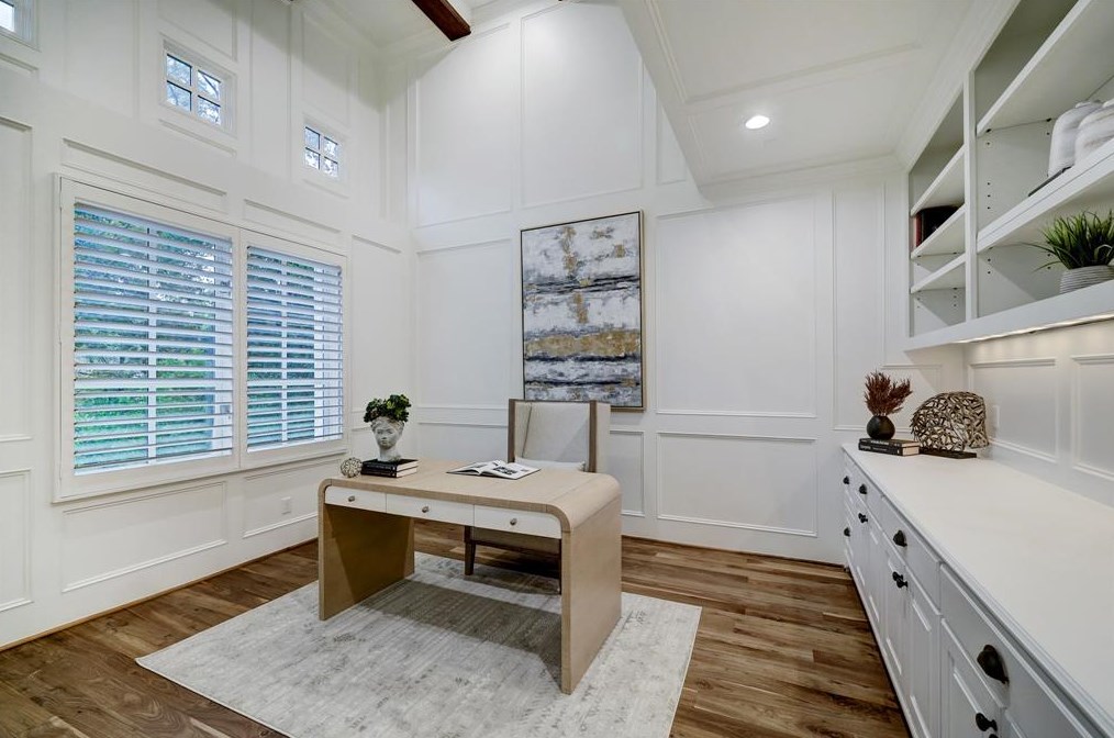 2111 Troon Rd, Houston TX  77019-1511 exterior