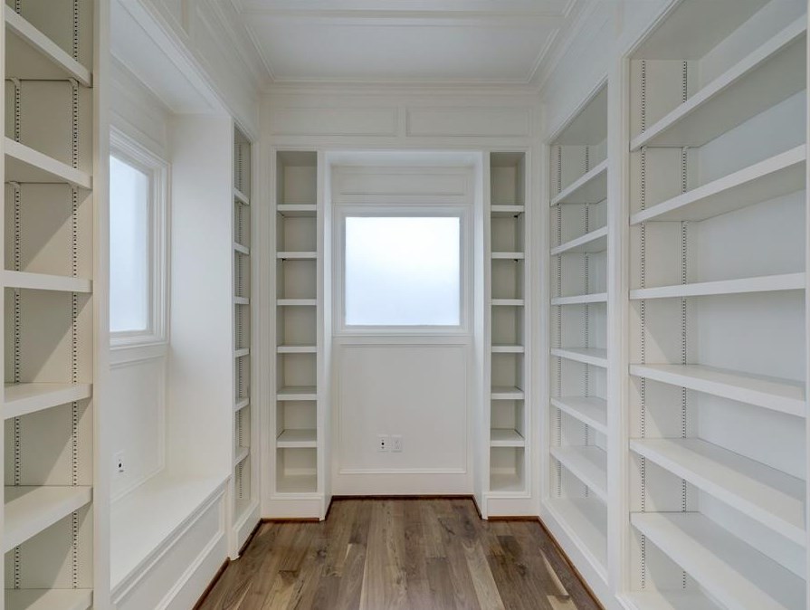 2111 Troon Rd, Houston TX  77019-1511 exterior