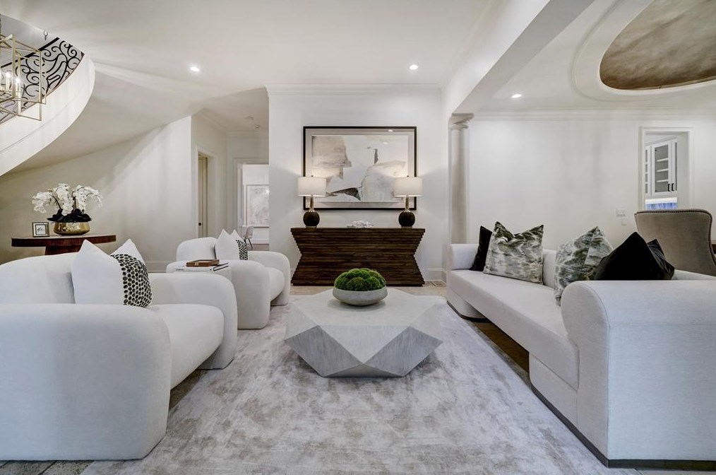 2111 Troon Rd, Houston TX  77019-1511 exterior