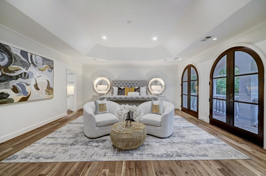 2111 Troon Rd, Houston TX  77019-1511 exterior