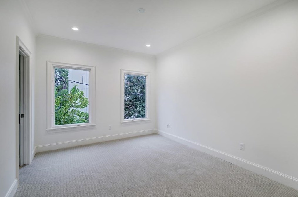 2111 Troon Rd, Houston TX  77019-1511 exterior