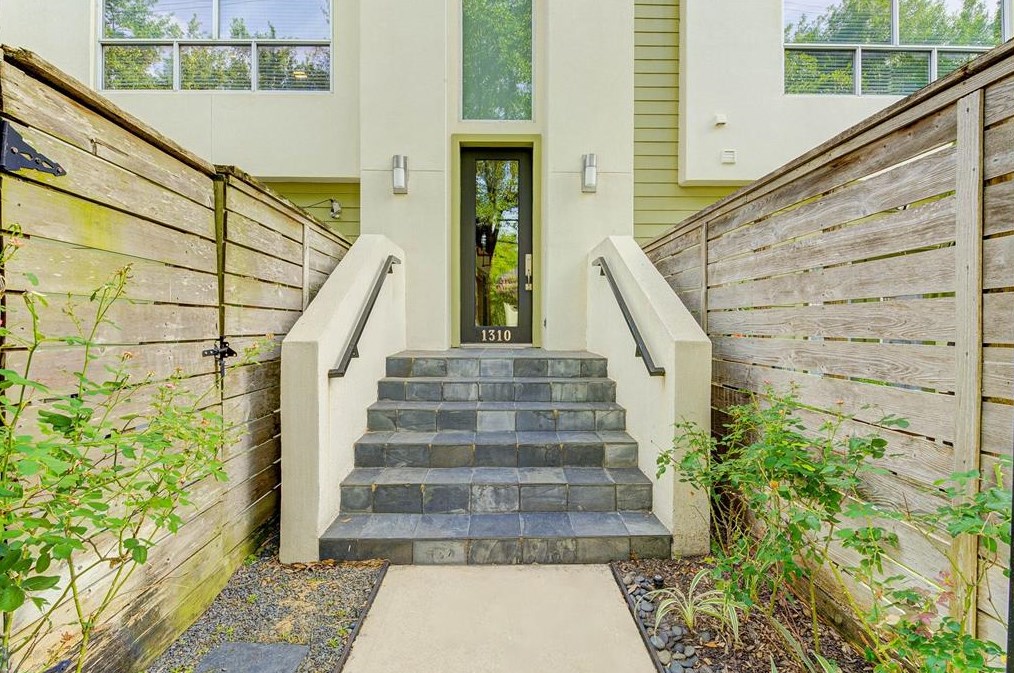 1310 Blodgett St, Houston TX  77004-5011 exterior