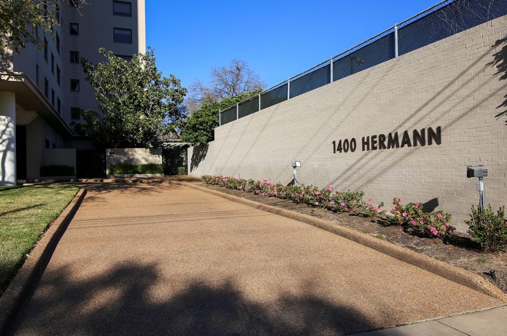 1400 Hermann Dr, Houston TX  77004-7142 exterior