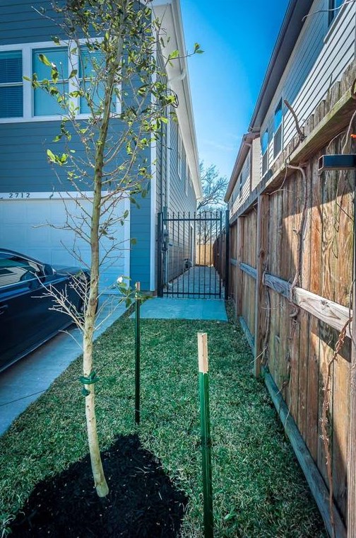 2712 Commerce St, Houston TX  77003-1536 exterior