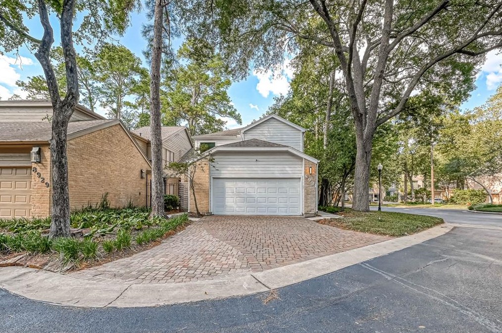 8931 Briar Forest Dr, Houston TX  77024-7218 exterior