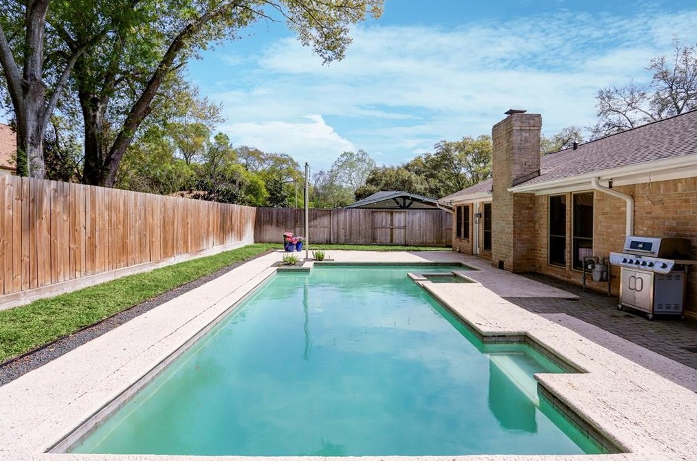 18114 Oakhampton Dr, Houston TX  77084-3261 exterior