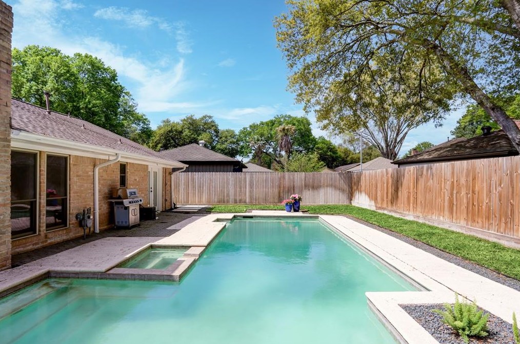 18114 Oakhampton Dr, Houston TX  77084-3261 exterior