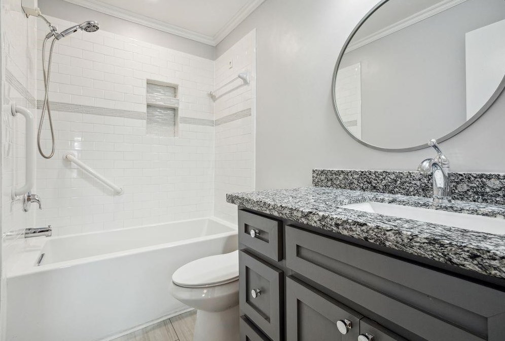 2220 Bering Dr, Houston TX  77057-4764 exterior
