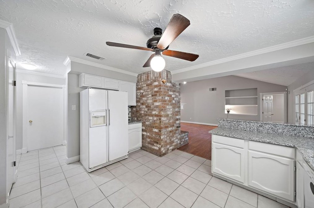 431 Leicester Ln, Houston TX  77034-5447 exterior