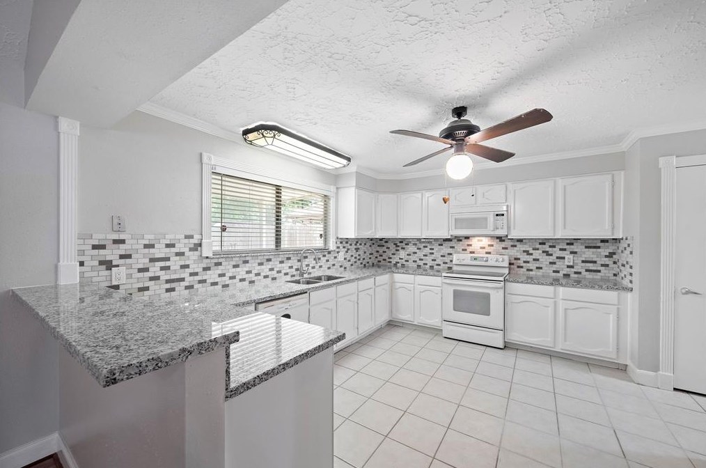 431 Leicester Ln, Houston TX  77034-5447 exterior