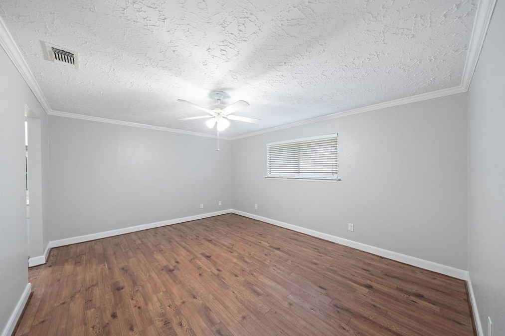 431 Leicester Ln, Houston TX  77034-5447 exterior