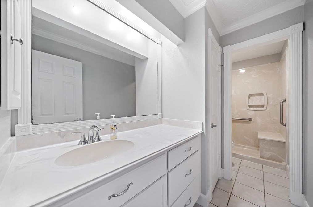 431 Leicester Ln, Houston TX  77034-5447 exterior