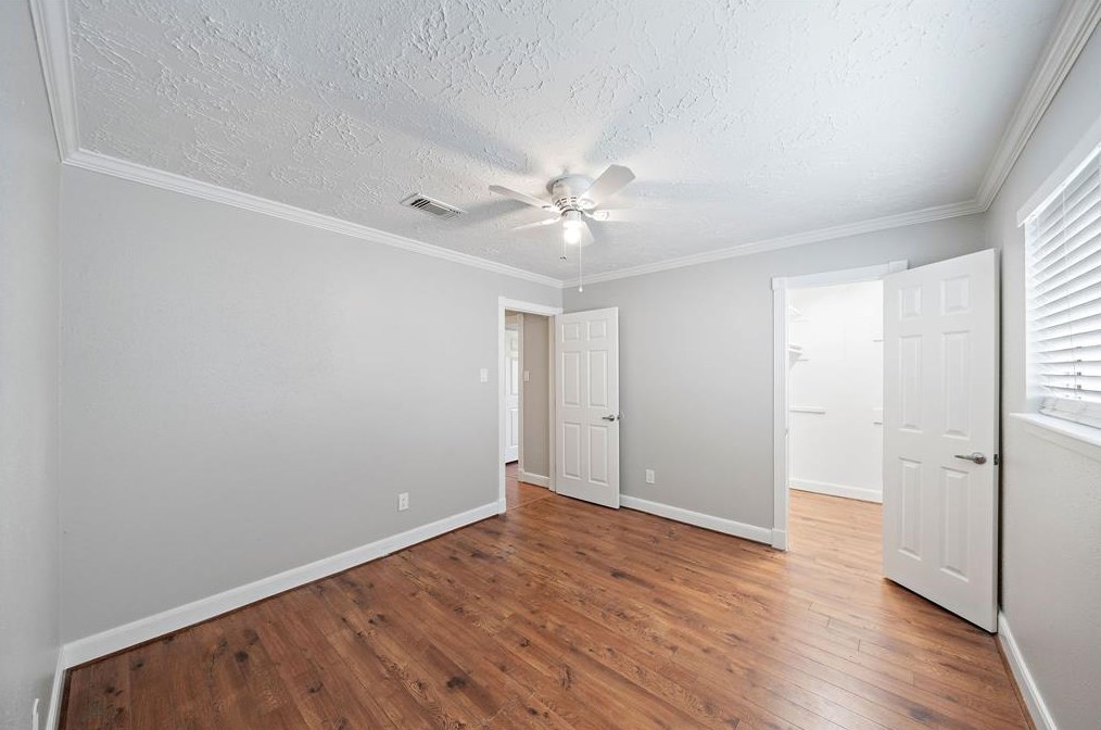 431 Leicester Ln, Houston TX  77034-5447 exterior