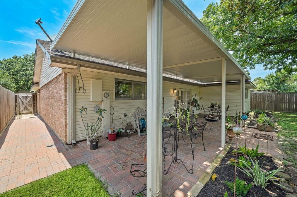 431 Leicester Ln, Houston TX  77034-5447 exterior