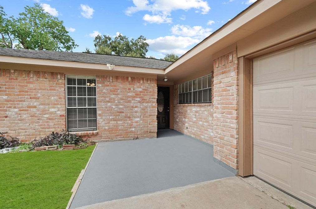 12242 Brookvalley Dr, Houston TX  77071-2722 exterior