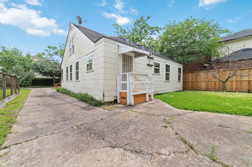 6614 Weslayan St, Houston TX  77005-4344 exterior