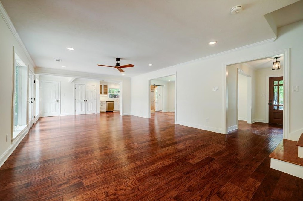 4935 Yarwell Dr, Houston TX  77096-4232 exterior